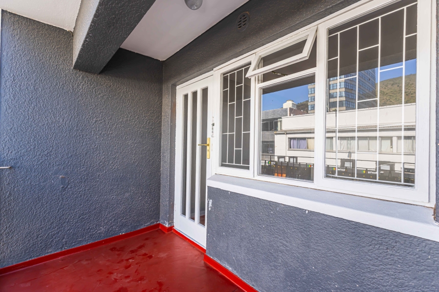 To Let 1 Bedroom Property for Rent in Sea Point Western Cape